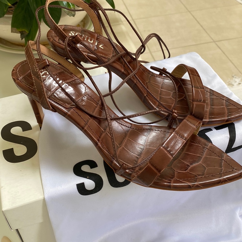 Schuts gorgeous hills. Size 8.5
